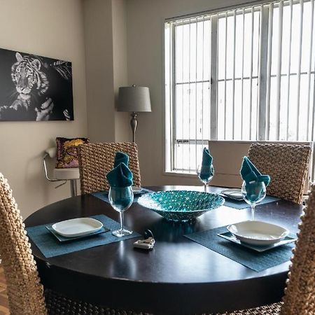Spacious Charming Condo With Great Views Near The Grove Los Angeles Exterior photo