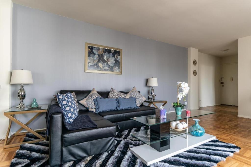 Spacious Charming Condo With Great Views Near The Grove Los Angeles Exterior photo