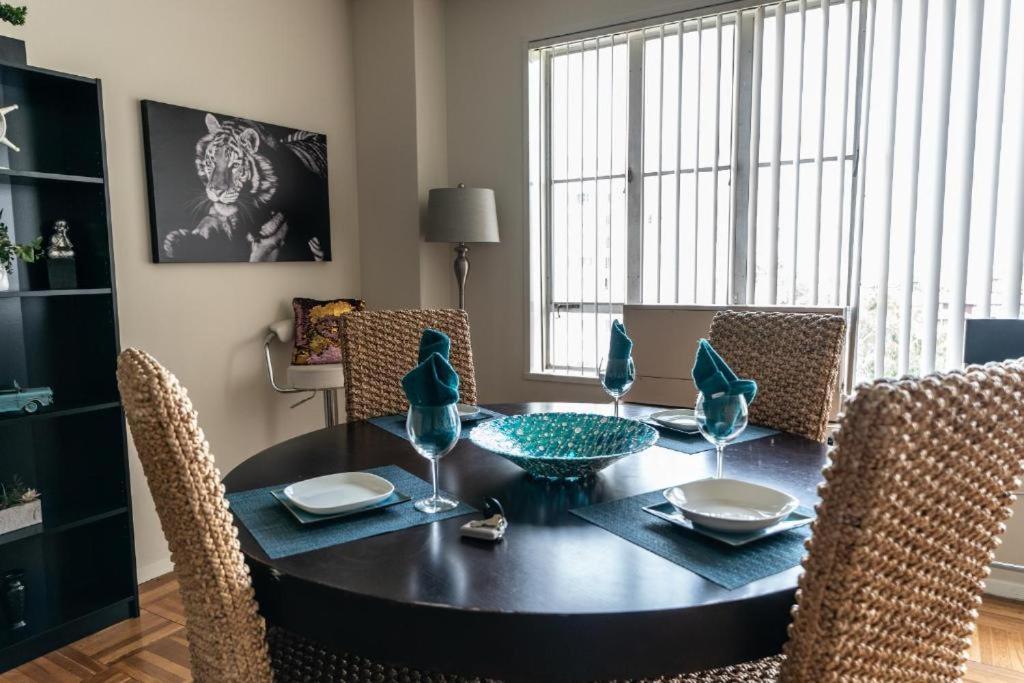 Spacious Charming Condo With Great Views Near The Grove Los Angeles Exterior photo