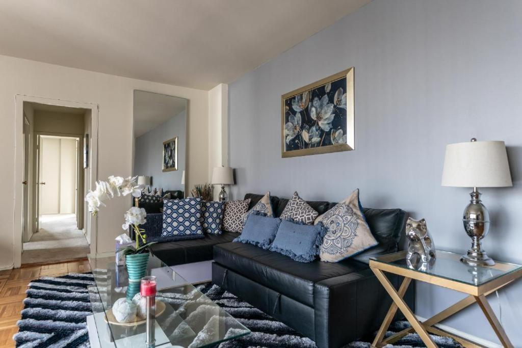 Spacious Charming Condo With Great Views Near The Grove Los Angeles Exterior photo
