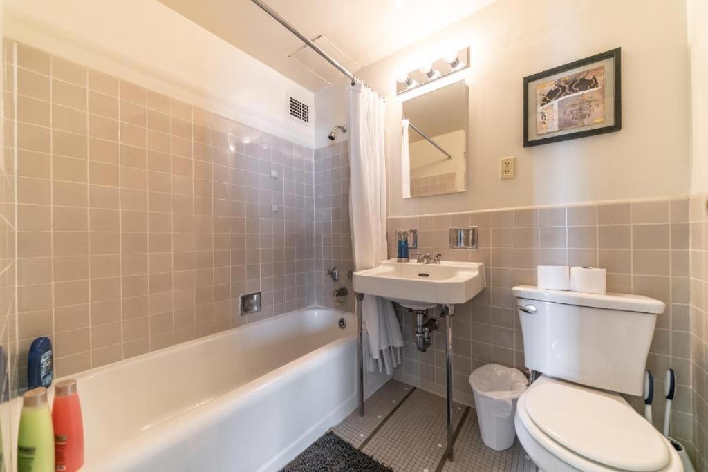 Spacious Charming Condo With Great Views Near The Grove Los Angeles Exterior photo