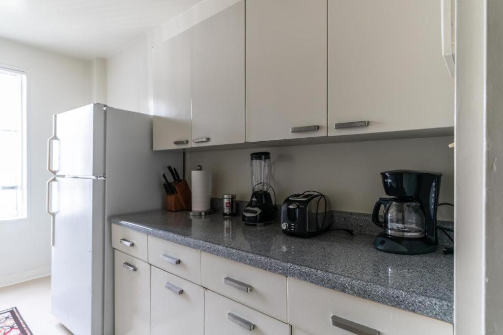 Spacious Charming Condo With Great Views Near The Grove Los Angeles Exterior photo