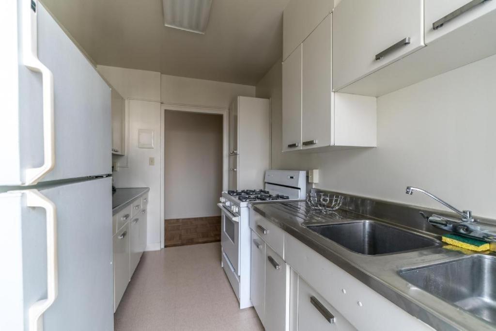 Spacious Charming Condo With Great Views Near The Grove Los Angeles Exterior photo