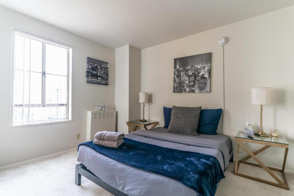 Spacious Charming Condo With Great Views Near The Grove Los Angeles Exterior photo
