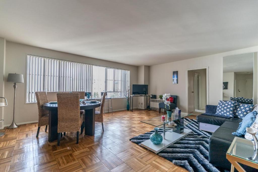 Spacious Charming Condo With Great Views Near The Grove Los Angeles Exterior photo