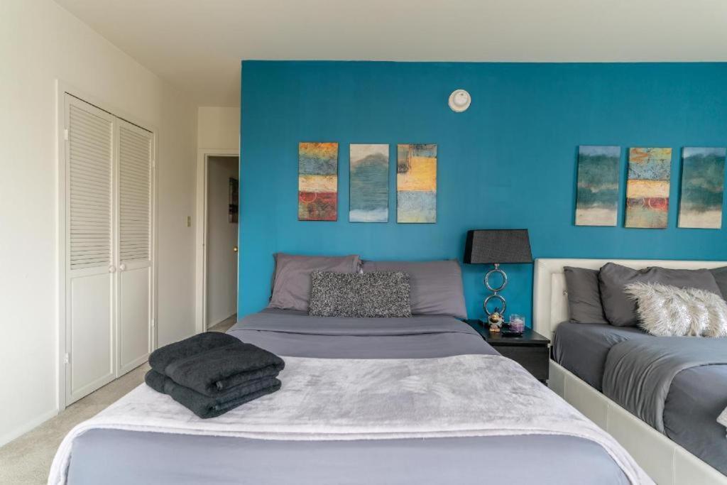 Spacious Charming Condo With Great Views Near The Grove Los Angeles Exterior photo