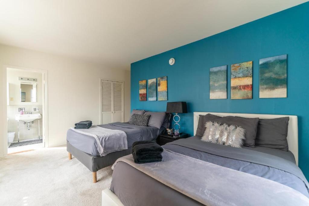 Spacious Charming Condo With Great Views Near The Grove Los Angeles Exterior photo